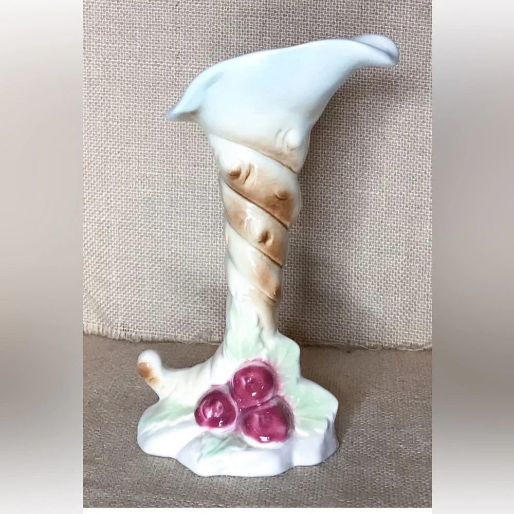 Vintage Red Berry Cornucopia Porcelain Vase Cottagecore Holiday Winter Christmas